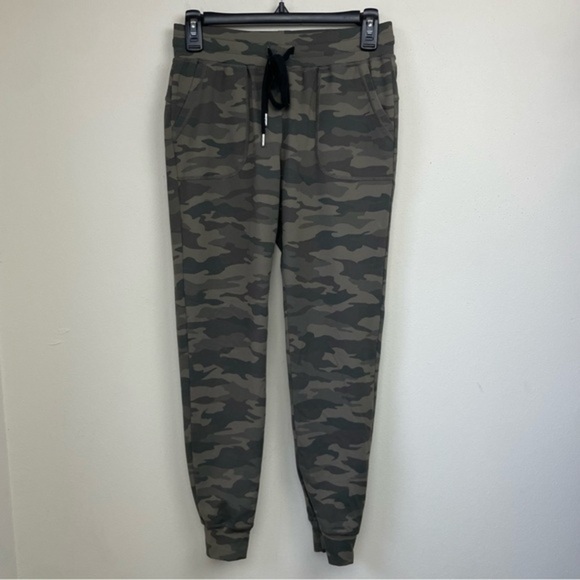 Zyia Green Camo Unwind‎ Joggers - Picture 6 of 11
